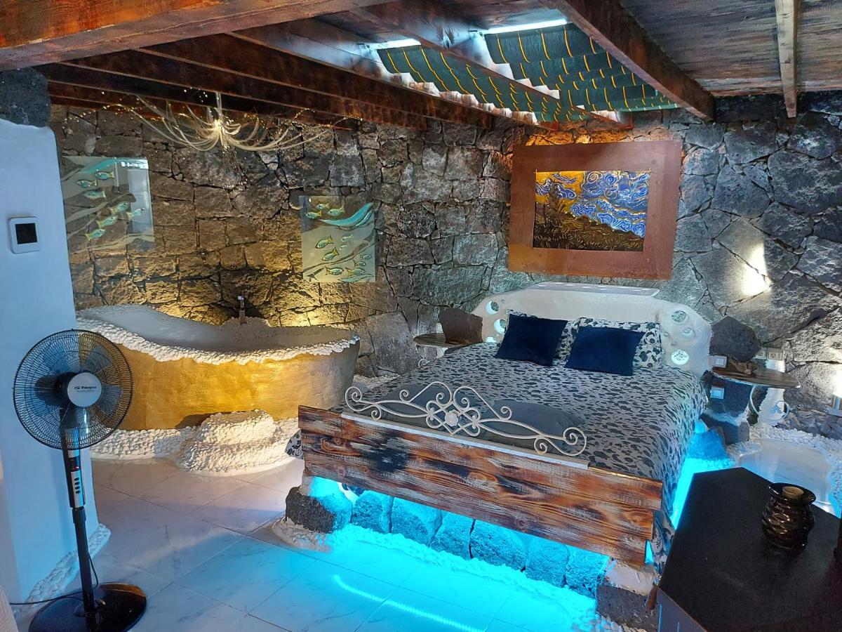 Aloelux Villa ! - Private Villa With Jacuzzi, Cinema ,Massage ,Wonderful View, Art Desing Villa Conil エクステリア 写真